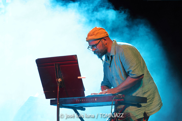 Eivissa Jazz Experience 2026 (38 Eivissa Jazz Festival. 2026-09-04) Por José Luis Luna Rocafort [INSTANTZZ AKA Galería fotográfica AKA Fotoblog de jazz, impro… y algo más] - Tomajazz - Eivissa Jazz Experience 2026 en el 38 Eivissa Jazz Festival, el 4 de septiembre de 2026. José Luis Luna Rocafort retrata en INSTANTZZ una propuesta clásica el Festival de Jazz de Ibiza. En 2026 con Abe Rábade, Ramon Prats, Toño Miguel, Eva Fernández, Alejandro Vargas, Antoni Marí
