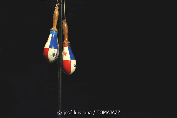 Rubén Blades con Roberto Delgado Big Band (49 Festival de Jazz de Vitoria-Gasteiz 2026. 2026-07-17) Por José Luis Luna Rocafort [INSTANTZZ AKA Galería fotográfica AKA Fotoblog de jazz, impro… y algo más] - Tomajazz - Rubén Blades con Roberto Delgado Big Band actuó en el 49 Festival de Jazz de Vitoria-Gasteiz 2026. José Luis Luna Rocafort lo retrata en INSTANTZZ. Con Rubén Blades, Roberto Delgado, Iván Navarro, Luis Carlos Pérez, Carlos Agrazal, Miguel Arau, Carlos Ubarte, Alejandro Castillo, Emaus Montero, Juan Carlos López, Roberto Ruiz, Avenicio Núñez, Francisco Delvecchio, Higinio Flores, Idígoras Bethancourt, Juan Berna, Luis E. Becerra, Ademir Berrocal, Raúl Rivera, José Ramón Guerra, Daniel Jiménez-Bloise