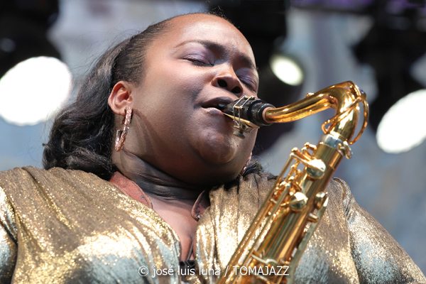 Charles Tolliver Africa/Brass Celebrating Coltrane's Centennial (61 Jazzaldia 2026. Donosti. 2026-07-25) Por José Luis Luna Rocafort [INSTANTZZ AKA Galería fotográfica AKA Fotoblog de jazz, impro… y algo más] - Tomajazz - Charles Tolliver Africa/Brass Celebrating Coltrane's Centennial actuó en el 61 Jazzaldia 2026 en San Sebastián. José Luis Luna Rocafort lo retrata en INSTANTZZ. Con Charles Tolliver, Camille Thurman, Darrell Green, Antonio Faraò, Chris Dahlgren, Eneko Dieguez, Miguel Velasco, Antonio Lozano, Pedro Mullor Boix, Ariadna Alcober Lizana, Alba Castellanos Fernández, Galder Oneca Fuentes, Nicolás Chasco, Alessio Lubrano, Ander Caro, Asier Iturbe, Aníbal Andrés, Aránzazu Rodríguez