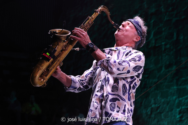 Marcus Miller: We Want Miles! (61 Jazzaldia 2026. Donosti. 2026-07-25) Por José Luis Luna Rocafort [INSTANTZZ AKA Galería fotográfica AKA Fotoblog de jazz, impro… y algo más] - Tomajazz - Marcus Miller: We Want Miles! actuó en el 61 Jazzaldia 2026. José Luis Luna Rocafort lo retrata en INSTANTZZ. Con