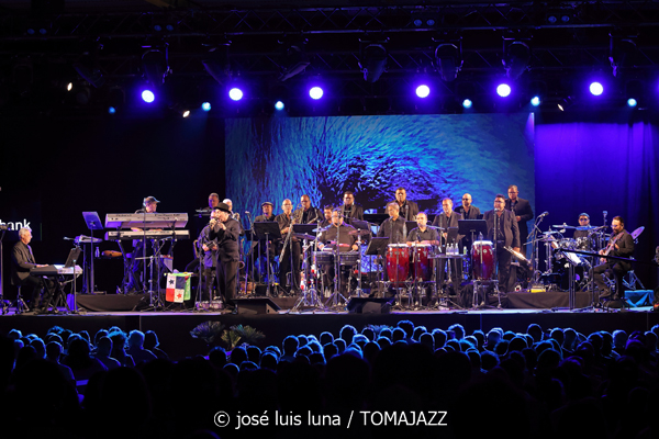 Rubén Blades con Roberto Delgado Big Band (49 Festival de Jazz de Vitoria-Gasteiz 2026. 2026-07-17) Por José Luis Luna Rocafort [INSTANTZZ AKA Galería fotográfica AKA Fotoblog de jazz, impro… y algo más] - Tomajazz - Rubén Blades con Roberto Delgado Big Band actuó en el 49 Festival de Jazz de Vitoria-Gasteiz 2026. José Luis Luna Rocafort lo retrata en INSTANTZZ. Con Rubén Blades, Roberto Delgado, Iván Navarro, Luis Carlos Pérez, Carlos Agrazal, Miguel Arau, Carlos Ubarte, Alejandro Castillo, Emaus Montero, Juan Carlos López, Roberto Ruiz, Avenicio Núñez, Francisco Delvecchio, Higinio Flores, Idígoras Bethancourt, Juan Berna, Luis E. Becerra, Ademir Berrocal, Raúl Rivera, José Ramón Guerra, Daniel Jiménez-Bloise