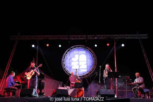 Eivissa Jazz Experience 2026 (38 Eivissa Jazz Festival. 2026-09-04) Por José Luis Luna Rocafort [INSTANTZZ AKA Galería fotográfica AKA Fotoblog de jazz, impro… y algo más] - Tomajazz - Eivissa Jazz Experience 2026 en el 38 Eivissa Jazz Festival, el 4 de septiembre de 2026. José Luis Luna Rocafort retrata en INSTANTZZ una propuesta clásica el Festival de Jazz de Ibiza. En 2026 con Abe Rábade, Ramon Prats, Toño Miguel, Eva Fernández, Alejandro Vargas, Antoni Marí
