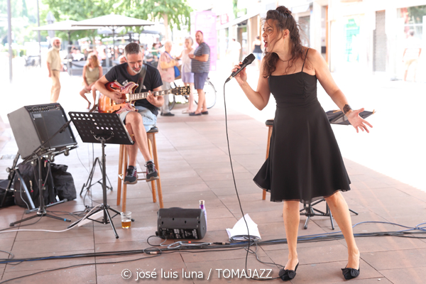 Ibaia Dúo (49 Festival de Jazz de Vitoria-Gasteiz 2026. 2026-07-12) Por José Luis Luna Rocafort [INSTANTZZ AKA Galería fotográfica AKA Fotoblog de jazz, impro… y algo más] - Tomajazz - Ibaia Dúo actuo en el 49 Festival de Jazz de Vitoria-Gasteiz 2026. José Luis Luna Rocafort lo retrata en INSTANTZZ. Actuaron Amaia Cantero, Ibón Díaz, Felix Lekuona "Rioja"