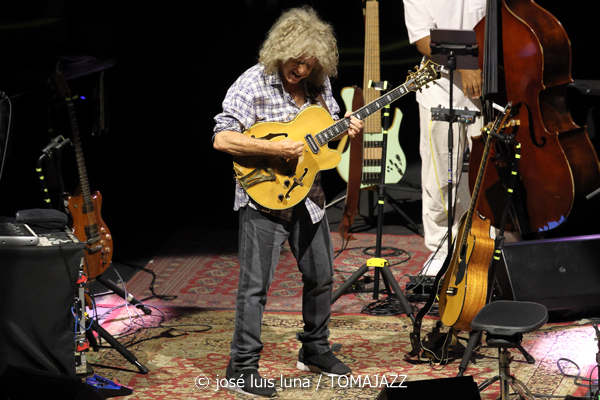 Pat Metheny Side-Eye III+ (61 Jazzaldia 2026. Donosti. 2026-07-25) Por José Luis Luna Rocafort [INSTANTZZ AKA Galería fotográfica AKA Fotoblog de jazz, impro… y algo más] - Tomajazz - Pat Metheny Side-Eye III+ actuó en el 61 Jazzaldia 2026. José Luis Luna Rocafort lo retrata en INSTANTZZ. Con Pat Metheny, Chris Fishman, Joe Dyson, Jermaine Paul, Leonard Patton