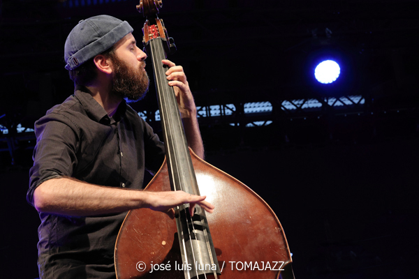 Magalí Sare & Manel Fortià (49 Festival de Jazz de Vitoria-Gasteiz 2026. 2026-07-17) Por José Luis Luna Rocafort [INSTANTZZ AKA Galería fotográfica AKA Fotoblog de jazz, impro… y algo más] - Tomajazz - Magalí Sare & Manel Fortià actuaron en el 49 Festival de Jazz de Vitoria-Gasteiz 2026. 2026-07-17) Por José Luis Luna Rocafort [INSTANTZZ
