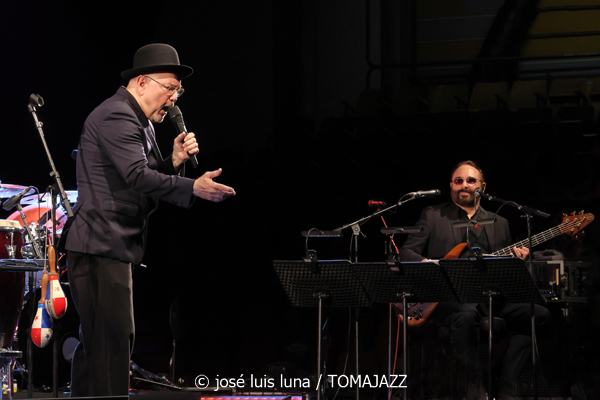 Rubén Blades con Roberto Delgado Big Band (49 Festival de Jazz de Vitoria-Gasteiz 2026. 2026-07-17) Por José Luis Luna Rocafort [INSTANTZZ AKA Galería fotográfica AKA Fotoblog de jazz, impro… y algo más] - Tomajazz - Rubén Blades con Roberto Delgado Big Band actuó en el 49 Festival de Jazz de Vitoria-Gasteiz 2026. José Luis Luna Rocafort lo retrata en INSTANTZZ. Con Rubén Blades, Roberto Delgado, Iván Navarro, Luis Carlos Pérez, Carlos Agrazal, Miguel Arau, Carlos Ubarte, Alejandro Castillo, Emaus Montero, Juan Carlos López, Roberto Ruiz, Avenicio Núñez, Francisco Delvecchio, Higinio Flores, Idígoras Bethancourt, Juan Berna, Luis E. Becerra, Ademir Berrocal, Raúl Rivera, José Ramón Guerra, Daniel Jiménez-Bloise