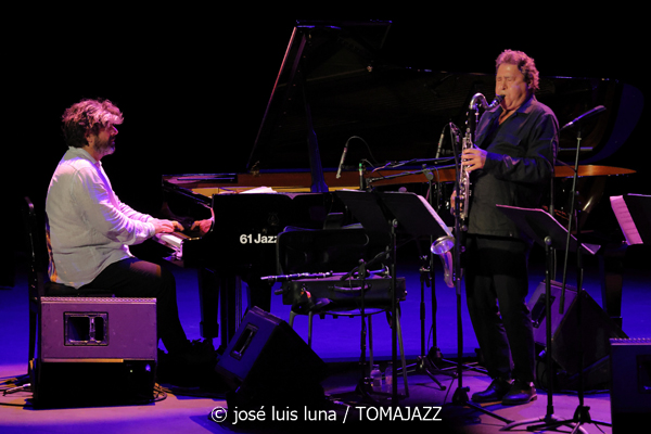 Louis Sclavis Quintet: India (61 Jazzaldia 2026. Donosti. 2026-07-26) Por José Luis Luna Rocafort [INSTANTZZ AKA Galería fotográfica AKA Fotoblog de jazz, impro… y algo más] - Tomajazz - Louis Sclavis Quintet: India actuó en el 61 Jazzaldia 2026. José Luis Luna Rocafort lo retrata en INSTANTZZ. Con Louis Sclavis, Sarah Murcia, Benjamin Moussay, Olivier Laisney, Christophe Lavergne