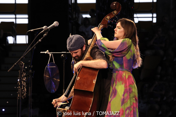 Magalí Sare & Manel Fortià (49 Festival de Jazz de Vitoria-Gasteiz 2026. 2026-07-17) Por José Luis Luna Rocafort [INSTANTZZ AKA Galería fotográfica AKA Fotoblog de jazz, impro… y algo más] - Tomajazz - Magalí Sare & Manel Fortià actuaron en el 49 Festival de Jazz de Vitoria-Gasteiz 2026. 2026-07-17) Por José Luis Luna Rocafort [INSTANTZZ