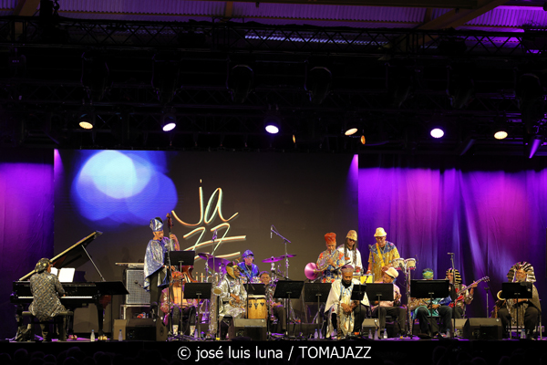 Sun Ra Arkestra (49 Festival de Jazz de Vitoria-Gasteiz 2026. 2026-07-16) Por José Luis Luna Rocafort [INSTANTZZ AKA Galería fotográfica AKA Fotoblog de jazz, impro… y algo más] - Tomajazz - Sun Ra Arkestra actuó en el 49 Festival de Jazz de Vitoria-Gasteiz 2026. José Luis Luna Rocafort lo retrata en INSTANTZZ. Sun Ra Arkestra son Tara Middleton, Knoel Scott, Chris Hemingway, James Stewart, Alex Harding, Michael Ray, Cecil Brooks, Andrae Murchison, Vicent Chancey, Lafayette Gilchrist, Stephen Killion, Carl Le Blanc, George Gary, Elson Nascimento, Jose Da Silva