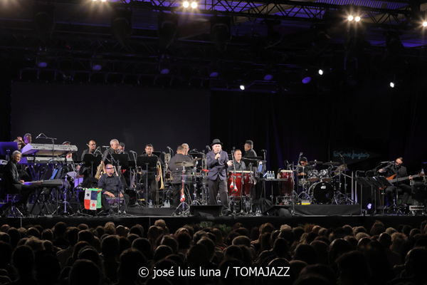 Rubén Blades con Roberto Delgado Big Band (49 Festival de Jazz de Vitoria-Gasteiz 2026. 2026-07-17) Por José Luis Luna Rocafort [INSTANTZZ AKA Galería fotográfica AKA Fotoblog de jazz, impro… y algo más] - Tomajazz - Rubén Blades con Roberto Delgado Big Band actuó en el 49 Festival de Jazz de Vitoria-Gasteiz 2026. José Luis Luna Rocafort lo retrata en INSTANTZZ. Con Rubén Blades, Roberto Delgado, Iván Navarro, Luis Carlos Pérez, Carlos Agrazal, Miguel Arau, Carlos Ubarte, Alejandro Castillo, Emaus Montero, Juan Carlos López, Roberto Ruiz, Avenicio Núñez, Francisco Delvecchio, Higinio Flores, Idígoras Bethancourt, Juan Berna, Luis E. Becerra, Ademir Berrocal, Raúl Rivera, José Ramón Guerra, Daniel Jiménez-Bloise