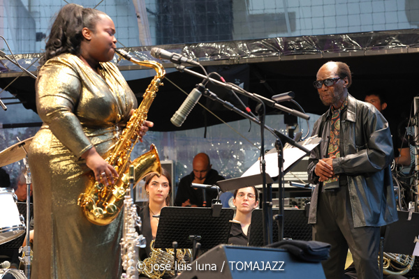 Charles Tolliver Africa/Brass Celebrating Coltrane's Centennial (61 Jazzaldia 2026. Donosti. 2026-07-25) Por José Luis Luna Rocafort [INSTANTZZ AKA Galería fotográfica AKA Fotoblog de jazz, impro… y algo más] - Tomajazz - Charles Tolliver Africa/Brass Celebrating Coltrane's Centennial actuó en el 61 Jazzaldia 2026 en San Sebastián. José Luis Luna Rocafort lo retrata en INSTANTZZ. Con Charles Tolliver, Camille Thurman, Darrell Green, Antonio Faraò, Chris Dahlgren, Eneko Dieguez, Miguel Velasco, Antonio Lozano, Pedro Mullor Boix, Ariadna Alcober Lizana, Alba Castellanos Fernández, Galder Oneca Fuentes, Nicolás Chasco, Alessio Lubrano, Ander Caro, Asier Iturbe, Aníbal Andrés, Aránzazu Rodríguez