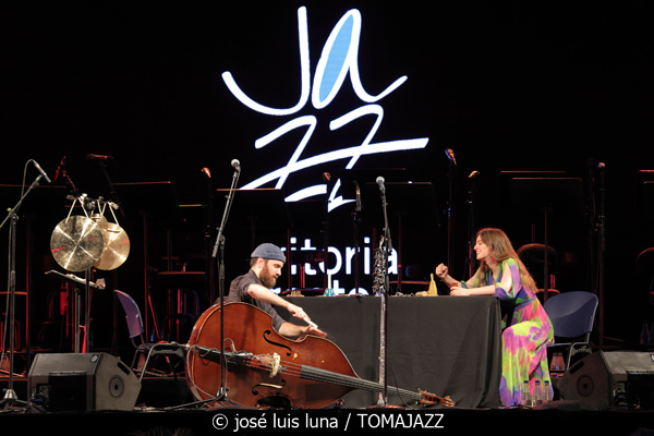 Magalí Sare & Manel Fortià (49 Festival de Jazz de Vitoria-Gasteiz 2026. 2026-07-17) Por José Luis Luna Rocafort [INSTANTZZ AKA Galería fotográfica AKA Fotoblog de jazz, impro… y algo más] - Tomajazz - Magalí Sare & Manel Fortià actuaron en el 49 Festival de Jazz de Vitoria-Gasteiz 2026. 2026-07-17) Por José Luis Luna Rocafort [INSTANTZZ