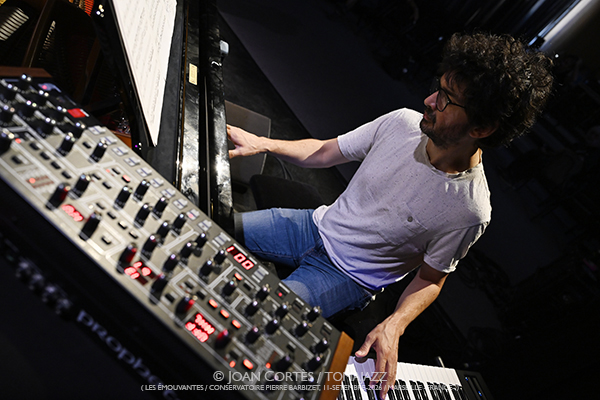 Baccarini & Merville 4t «The Unfolding» (Les Émouvantes / CPBM, 2026-09-11 / Marseille -France-) [03] Por Joan Cortès [INSTANTZZ AKA Galería fotográfica AKA Fotoblog de jazz, impro… y algo más] - Tomajazz - Baccarini & Merville 4t «The Unfolding» actuaron en Les Émouvantes en Marsella, Francia, el 11 de septiembre de 2026. Joan Cortès lo retrata en INSTANTZZ. Con Maria-Laura Baccarini, François Merville, Bruno Ducret, Bruno Ruder, Dorothée Zumstein