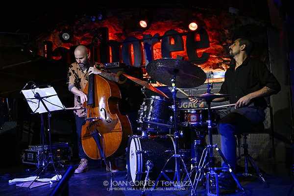 Hernán Jacinto “Gardel” (Jamboree, 2026-07-31 / Barcelona) Por Joan Cortès [INSTANTZZ AKA Galería fotográfica AKA Fotoblog de jazz, impro… y algo más] - Tomajazz - Hernán Jacinto “Gardel” actuó en Jamboree, Barcelona, el 31 de julio de 2026. Joan Cortès lo retrata en INSTANTZZ