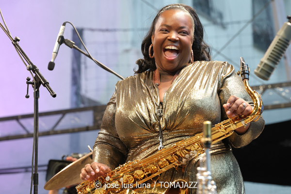 Charles Tolliver Africa/Brass Celebrating Coltrane's Centennial (61 Jazzaldia 2026. Donosti. 2026-07-25) Por José Luis Luna Rocafort [INSTANTZZ AKA Galería fotográfica AKA Fotoblog de jazz, impro… y algo más] - Tomajazz - Charles Tolliver Africa/Brass Celebrating Coltrane's Centennial actuó en el 61 Jazzaldia 2026 en San Sebastián. José Luis Luna Rocafort lo retrata en INSTANTZZ. Con Charles Tolliver, Camille Thurman, Darrell Green, Antonio Faraò, Chris Dahlgren, Eneko Dieguez, Miguel Velasco, Antonio Lozano, Pedro Mullor Boix, Ariadna Alcober Lizana, Alba Castellanos Fernández, Galder Oneca Fuentes, Nicolás Chasco, Alessio Lubrano, Ander Caro, Asier Iturbe, Aníbal Andrés, Aránzazu Rodríguez