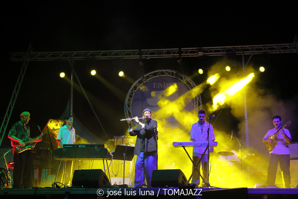 The Illusions & Nathan Haines (38 Eivissa Jazz Festival. 2026-09-03) Por José Luis Luna Rocafort [INSTANTZZ AKA Galería fotográfica AKA Fotoblog de jazz, impro… y algo más] - Tomajazz - The Illusions & Nathan Haines actuaron en el 38 Eivissa Jazz Festival. José Luis Luna Rocafort lo retrata en INSTANTZZ. Participaron Pere Navarro, Franco Botto, Antonio Blakstad, Antoni Marí, Antonio Prosper, Arturo García, Katana McKenzie, Nathan Haines