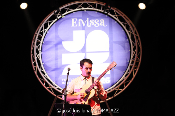 Antoni Marí Sextet (38 Eivissa Jazz Festival. 2026-09-04) Por José Luis Luna Rocafort [INSTANTZZ AKA Galería fotográfica AKA Fotoblog de jazz, impro… y algo más] - Tomajazz - Antoni Marí Sextet actuó en el 38 Eivissa Jazz Festival 2026. José Luis Luna Rocafort lo retrata en INSTANTZZ. Con Antoni Marí, Oriol Vallés, Gabriel Amargant, Guillaume Coulbois, Ot Granados, Rubén Bueno