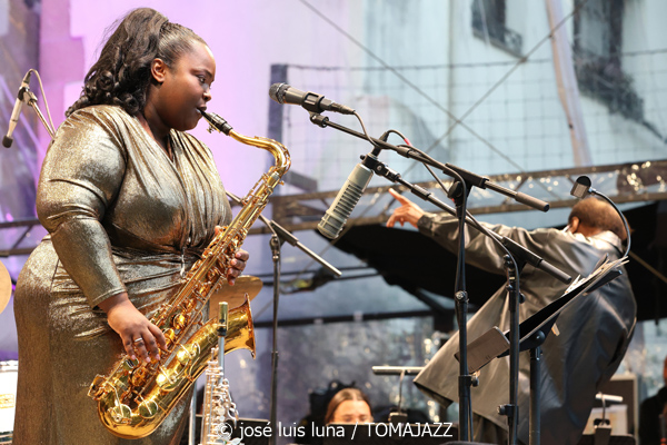 Charles Tolliver Africa/Brass Celebrating Coltrane's Centennial (61 Jazzaldia 2026. Donosti. 2026-07-25) Por José Luis Luna Rocafort [INSTANTZZ AKA Galería fotográfica AKA Fotoblog de jazz, impro… y algo más] - Tomajazz - Charles Tolliver Africa/Brass Celebrating Coltrane's Centennial actuó en el 61 Jazzaldia 2026 en San Sebastián. José Luis Luna Rocafort lo retrata en INSTANTZZ. Con Charles Tolliver, Camille Thurman, Darrell Green, Antonio Faraò, Chris Dahlgren, Eneko Dieguez, Miguel Velasco, Antonio Lozano, Pedro Mullor Boix, Ariadna Alcober Lizana, Alba Castellanos Fernández, Galder Oneca Fuentes, Nicolás Chasco, Alessio Lubrano, Ander Caro, Asier Iturbe, Aníbal Andrés, Aránzazu Rodríguez