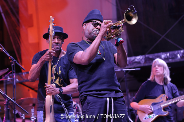 Marcus Miller: We Want Miles! (61 Jazzaldia 2026. Donosti. 2026-07-25) Por José Luis Luna Rocafort [INSTANTZZ AKA Galería fotográfica AKA Fotoblog de jazz, impro… y algo más] - Tomajazz - Marcus Miller: We Want Miles! actuó en el 61 Jazzaldia 2026. José Luis Luna Rocafort lo retrata en INSTANTZZ. Con Marcus Miller, Mike Stern, Bill Evans, Russell Gunn, Mino Cinelu, Brett Williams, Anwar Marshall