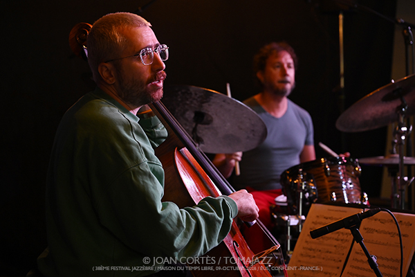 Darrifourcq-Hermia-Ceccaldi (38è Jazzèbre / Maison du Temps Libre, 2026-10-09 / Perpignan -France-) [1] Por Joan Cortès [INSTANTZZ AKA Galería fotográfica AKA Fotoblog de jazz, impro… y algo más] - Tomajazz - Darrifourcq-Hermia-Ceccaldi actuó en el 38è Jazzèbre 2026 en Perpignan -France-, el 9 de octubre de 2026. Joan Cortès lo retrata en INSTANTZZ. Con Sylvain Darrifourcq, Manuel Hermia, Valentin Ceccaldi 