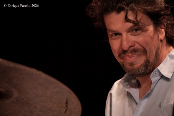 Trío Corrente "Vinte e cinco" (VICALJAZZ. Festival de Jazz de Vicálvaro C.C. Fuente de San Pedro-Valderrivas. 2026-10-16) Por Enrique Farelo [Grabación de jazz] - Tomajazz - Trío Corrente "Vinte e cinco" actuó en VICALJAZZ, Festival de Jazz de Vicálvaro, el 16 de octubre de 2026. Enrique Farelo relata el concierto. Con