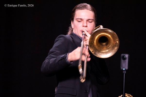 Tropical Moon Jazz Band "New Orleans Vermú" (VICALJAZZ. Festival de Jazz de Vicálvaro C.C. Fuente de San Pedro-Valderrivas, Madrid. 2026-10-17) Por Enrique Farelo [Concierto de jazz] - Tomajazz - Tropical Moon Jazz Band "New Orleans Vermú" participó en VICALJAZZ. Festival de Jazz de Vicálvaro, Madrid, el 17 de octubre de 2026. Enrique Farelo da cuenta del concierto. Con