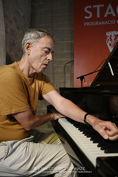 Mariola Membrives & Albert Bover (Stagnum.26 / Claustre, 2026-08-22 / L’Estany -Barcelona-) Por Joan Cortès [INSTANTZZ AKA Galería fotográfica AKA Fotoblog de jazz, impro… y algo más] - Tomajazz - Mariola Membrives & Albert Bover actuó en Stagnum.26 en L'Estany, Barcelona, el 22 de agosto de 2026. Joan Cortès lo retrata en INSTANTZZ