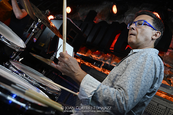 Emilio Solla & Antonio Lizana 4t (Jamboree, 2026-08-12 / Barcelona) Por Joan Cortès [INSTANTZZ AKA Galería fotográfica AKA Fotoblog de jazz, impro… y algo más] - Tomajazz - Emilio Solla & Antonio Lizana 4t actuaron en Jamboree, el 12 de agosto de 2026. Joan Cortès lo retrata en INSTANTZZ. Con