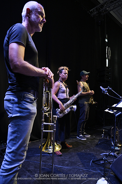 Claude Tchamitchian 5t «Unsung Heroes» (Les Émouvantes / CPBM, 2026-09-11 / Marseille -France-) [04] Por Joan Cortès [INSTANTZZ AKA Galería fotográfica AKA Fotoblog de jazz, impro… y algo más] - Tomajazz - Claude Tchamitchian 5t «Unsung Heroes» participó en Les Émouvantes en Marsella, Francia, el 11 de septiembre de 2026. Joan Cortès lo retrata en INSTANTZZ. Con Claude Tchamitchian, Sakina Abdou, Matthias Mahler, Fabrice Martínez, Christophe Marguet