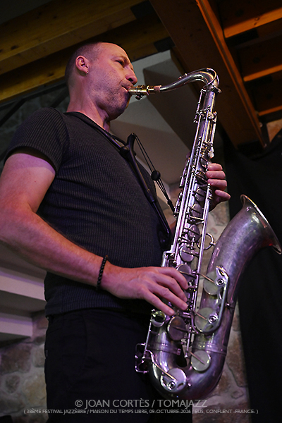 Darrifourcq-Hermia-Ceccaldi (38è Jazzèbre / Maison du Temps Libre, 2026-10-09 / Perpignan -France-) [1] Por Joan Cortès [INSTANTZZ AKA Galería fotográfica AKA Fotoblog de jazz, impro… y algo más] - Tomajazz - Darrifourcq-Hermia-Ceccaldi actuó en el 38è Jazzèbre 2026 en Perpignan -France-, el 9 de octubre de 2026. Joan Cortès lo retrata en INSTANTZZ. Con Sylvain Darrifourcq, Manuel Hermia, Valentin Ceccaldi 