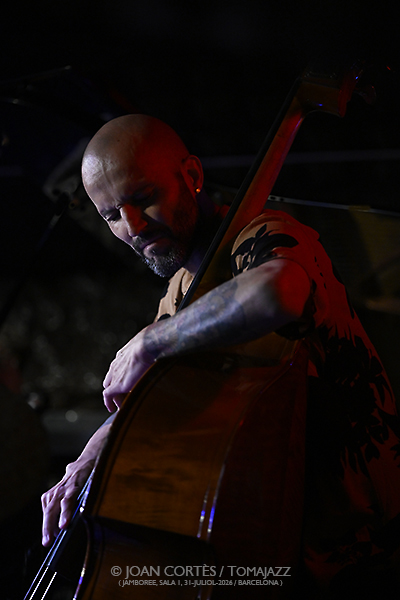 Hernán Jacinto “Gardel” (Jamboree, 2026-07-31 / Barcelona) Por Joan Cortès [INSTANTZZ AKA Galería fotográfica AKA Fotoblog de jazz, impro… y algo más] - Tomajazz - Hernán Jacinto “Gardel” actuó en Jamboree, Barcelona, el 31 de julio de 2026. Joan Cortès lo retrata en INSTANTZZ. Actuaron Hernán Jacinto, Flavio Romero, Fernando Moreno 