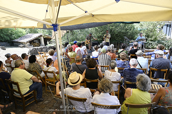 Tàlveg (Can Gavatx, 2026-09-05 / Batet de la Serra-Olot -Girona-) Por Joan Cortès [INSTANTZZ AKA Galería fotográfica AKA Fotoblog de jazz, impro… y algo más] - Tomajazz - Tàlveg actuó en Can Gavatx, Batet de la Serra-Olot -Girona-, el 5 de septiembre de 2026. Joan Cortès lo retrata en INSTANTZZ.