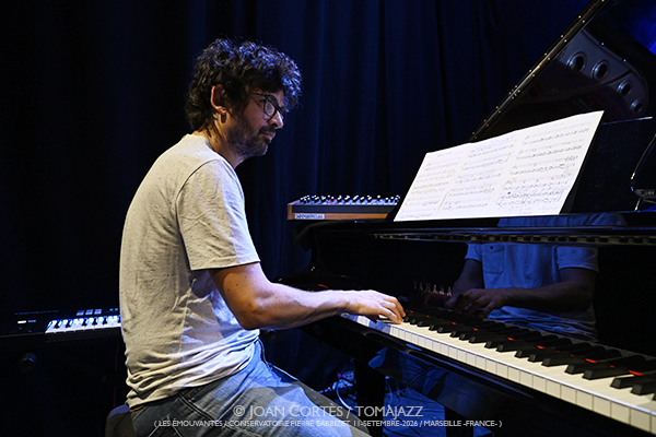 Baccarini & Merville 4t «The Unfolding» (Les Émouvantes / CPBM, 2026-09-11 / Marseille -France-) [03] Por Joan Cortès [INSTANTZZ AKA Galería fotográfica AKA Fotoblog de jazz, impro… y algo más] - Tomajazz - Baccarini & Merville 4t «The Unfolding» actuaron en Les Émouvantes en Marsella, Francia, el 11 de septiembre de 2026. Joan Cortès lo retrata en INSTANTZZ. Con Maria-Laura Baccarini, François Merville, Bruno Ducret, Bruno Ruder, Dorothée Zumstein