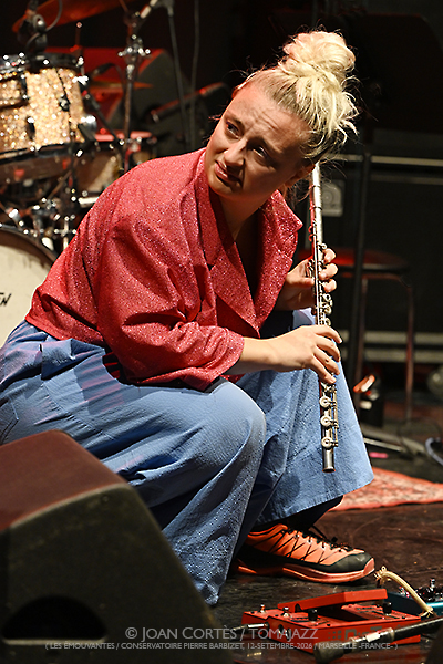 Jet Whistle (Les Émouvantes / CPBM, 2026-09-12 / Marseille -France-) [y 06] Por Joan Cortès [INSTANTZZ AKA Galería fotográfica AKA Fotoblog de jazz, impro… y algo más] - Tomajazz - El quinteto Jet Whistle actuó en Les Émouvantes en Marsella, Francia, el 12 de septiembre de 2026. Joan Cortès lo retrata en INSTANTZZ. Actuaron Fanny Martin, Jules Regard, Adlane Aliouche, Théo Fardèle, Sacha Souêtre 