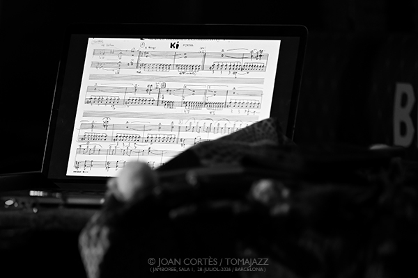 Sergi Sirvent “Aware” (Jamboree, 2026-07-28 / Barcelona) Por Joan Cortès [INSTANTZZ AKA Galería fotográfica AKA Fotoblog de jazz, impro… y algo más] - Tomajazz - Sergi Sirvent “Aware” actuó en Jamboree, Barcelona, el 28 de julio de 2026. Joan Cortès lo retrata en INSTANTZZ. Con
