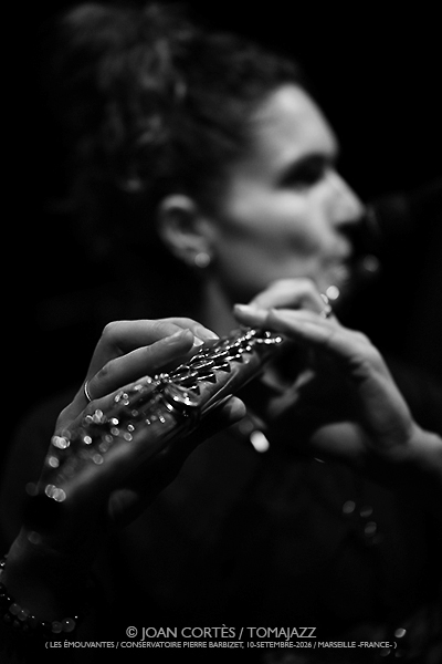 Verano Femenino 2026 (y II) Por Joan Cortès [INSTANTZZ AKA Galería fotográfica AKA Fotoblog de jazz, impro… y algo más] - Tomajazz - Segunda parte del especial Verano Femenino 2026 de Joan Cortès. Con imágenes de Sara Sánchez, Sophie Alour, Mariola Membrives, Núria Andorrà, Camille Maussion, Maïlys Marrone, Léa Ciechelski, Maria-Laura Baccarini, Sakina Abdou, Fanny Martin