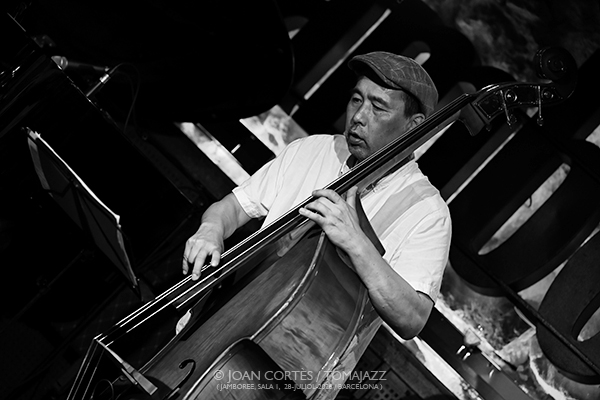 Sergi Sirvent “Aware” (Jamboree, 2026-07-28 / Barcelona) Por Joan Cortès [INSTANTZZ AKA Galería fotográfica AKA Fotoblog de jazz, impro… y algo más] - Tomajazz - Sergi Sirvent “Aware” actuó en Jamboree, Barcelona, el 28 de julio de 2026. Joan Cortès lo retrata en INSTANTZZ. Con