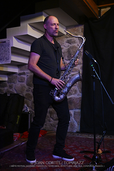 Darrifourcq-Hermia-Ceccaldi (38è Jazzèbre / Maison du Temps Libre, 2026-10-09 / Perpignan -France-) [1] Por Joan Cortès [INSTANTZZ AKA Galería fotográfica AKA Fotoblog de jazz, impro… y algo más] - Tomajazz - Darrifourcq-Hermia-Ceccaldi actuó en el 38è Jazzèbre 2026 en Perpignan -France-, el 9 de octubre de 2026. Joan Cortès lo retrata en INSTANTZZ. Con Sylvain Darrifourcq, Manuel Hermia, Valentin Ceccaldi 