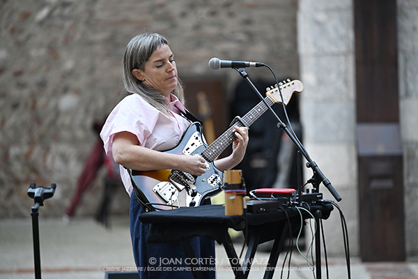 Tatiana Paris «Thalle» (38è Jazzèbre / Église de Carmes L’Arsenal, 2026-10-10 / Perpignan -France-) [2] Por Joan Cortès [INSTANTZZ AKA Galería fotográfica AKA Fotoblog de jazz, impro… y algo más] - Tomajazz - Tatiana Paris «Thalle» actuó en el 38è Jazzèbre 2026 en Perpignan, el 10 de octubre de 2026. Joan Cortès lo retrata en INSTANTZZ