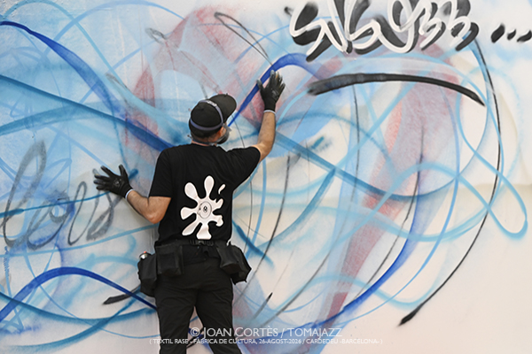 Andorrà - Suso33 - Mateu “Ignició 360” (TR-FdC, 2026-08-26 / Cardedeu -Barcelona-) Por Joan Cortès [INSTANTZZ AKA Galería fotográfica AKA Fotoblog de jazz, impro… y algo más] - Tomajazz - Andorrà - Suso33 - Mateu “Ignició 360” actuaron en Tèxtil Rase - Fàbrica de Cultura (Cardedeu -Barcelona-) el 26 de agosto de 2026. Joan Cortès lo retrata en INSTANTZZ. Andorrà - Suso33 - Mateu “Ignició 360” son Núria Andorrà, Suso33, Roc Mateu 