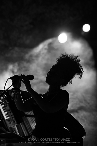 Verano Femenino 2026 (I) Por Joan Cortès [INSTANTZZ AKA Galería fotográfica AKA Fotoblog de jazz, impro… y algo más] - Tomajazz - Tras el final de cada estación, un clásico de Joan Cortès. En octubre es el turno de Verano Femenino 2026