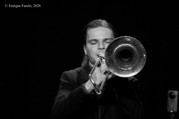 Tropical Moon Jazz Band "New Orleans Vermú" (VICALJAZZ. Festival de Jazz de Vicálvaro C.C. Fuente de San Pedro-Valderrivas, Madrid. 2026-10-17) Por Enrique Farelo [Concierto de jazz] - Tomajazz - Tropical Moon Jazz Band "New Orleans Vermú" participó en VICALJAZZ. Festival de Jazz de Vicálvaro, Madrid, el 17 de octubre de 2026. Enrique Farelo da cuenta del concierto. Con