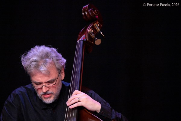Trío Corrente "Vinte e cinco" (VICALJAZZ. Festival de Jazz de Vicálvaro C.C. Fuente de San Pedro-Valderrivas. 2026-10-16) Por Enrique Farelo [Grabación de jazz] - Tomajazz - Trío Corrente "Vinte e cinco" actuó en VICALJAZZ, Festival de Jazz de Vicálvaro, el 16 de octubre de 2026. Enrique Farelo relata el concierto. Con