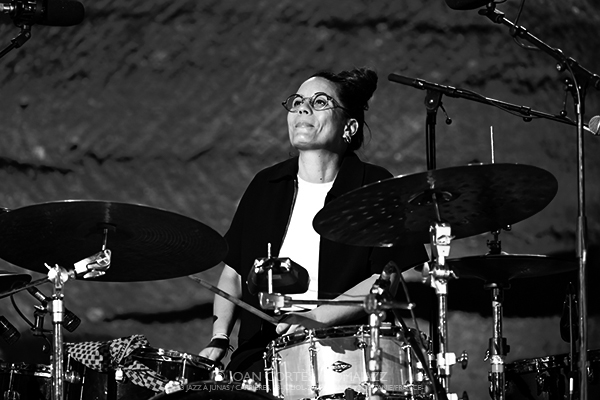 Verano Femenino 2026 (I) Por Joan Cortès [INSTANTZZ AKA Galería fotográfica AKA Fotoblog de jazz, impro… y algo más] - Tomajazz - Tras el final de cada estación, un clásico de Joan Cortès. En octubre es el turno de Verano Femenino 2026