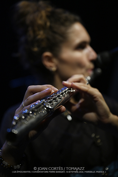 Léa Ciechelski 5t «Franges» (Les Émouvantes / CPBM, 2026-09-10 / Marseille) [02] Por Joan Cortès [INSTANTZZ AKA Galería fotográfica AKA Fotoblog de jazz, impro… y algo más] - Tomajazz - Léa Ciechelski 5t «Franges» actuó en Les Émouvantes 2026. Joan Cortès lo retrata en INSTANTZZ. Con