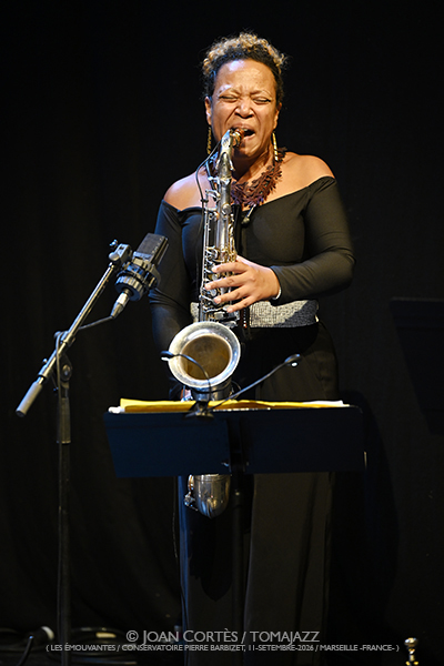 Claude Tchamitchian 5t «Unsung Heroes» (Les Émouvantes / CPBM, 2026-09-11 / Marseille -France-) [04] Por Joan Cortès [INSTANTZZ AKA Galería fotográfica AKA Fotoblog de jazz, impro… y algo más] - Tomajazz - Claude Tchamitchian 5t «Unsung Heroes» participó en Les Émouvantes en Marsella, Francia, el 11 de septiembre de 2026. Joan Cortès lo retrata en INSTANTZZ. Con Claude Tchamitchian, Sakina Abdou, Matthias Mahler, Fabrice Martínez, Christophe Marguet