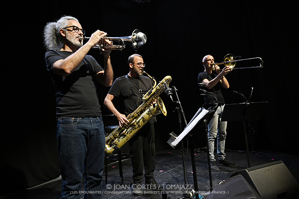 Journal Intime (Les Émouvantes / CPBM, 2026-09-12 / Marseille -France-) [05] Por Joan Cortès [INSTANTZZ AKA Galería fotográfica AKA Fotoblog de jazz, impro… y algo más] - Tomajazz - El proyecto Journal Intime participó en Les Émouvantes en Marsella, el 12 de septiembre de 2026. Joan Cortès lo retrata en INSTANTZZ . Actuaron Sylvain Bardiau, Fred Gastard, Matthias Mahler