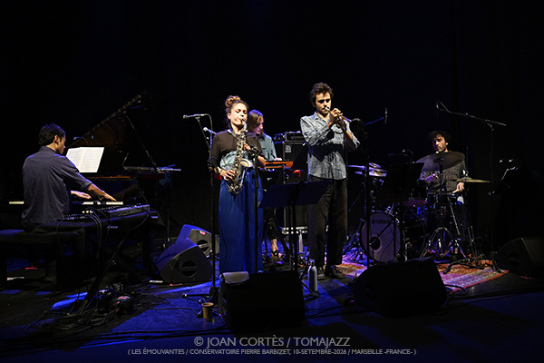 Léa Ciechelski 5t «Franges» (Les Émouvantes / CPBM, 2026-09-10 / Marseille) [02] Por Joan Cortès [INSTANTZZ AKA Galería fotográfica AKA Fotoblog de jazz, impro… y algo más] - Tomajazz - Léa Ciechelski 5t «Franges» actuó en Les Émouvantes 2026. Joan Cortès lo retrata en INSTANTZZ. Con