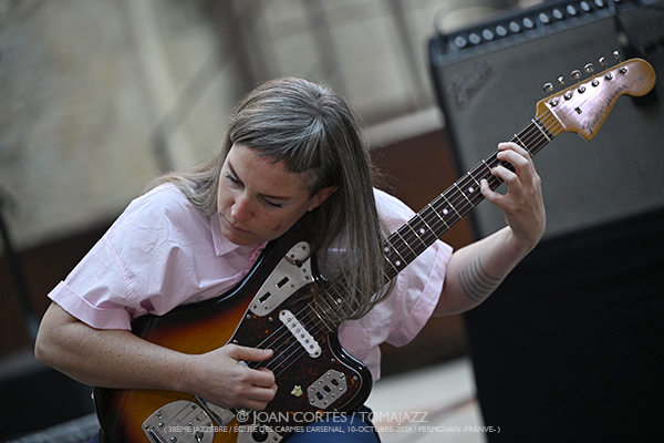 Tatiana Paris «Thalle» (38è Jazzèbre / Église de Carmes L’Arsenal, 2026-10-10 / Perpignan -France-) [2] Por Joan Cortès [INSTANTZZ AKA Galería fotográfica AKA Fotoblog de jazz, impro… y algo más] - Tomajazz - Tatiana Paris «Thalle» actuó en el 38è Jazzèbre 2026 en Perpignan, el 10 de octubre de 2026. Joan Cortès lo retrata en INSTANTZZ