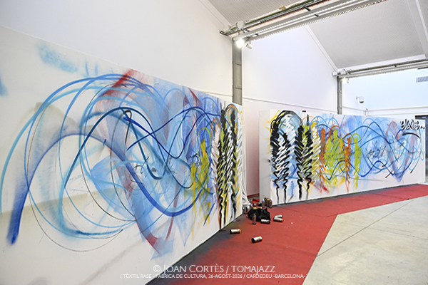 Andorrà - Suso33 - Mateu “Ignició 360” (TR-FdC, 2026-08-26 / Cardedeu -Barcelona-) Por Joan Cortès [INSTANTZZ AKA Galería fotográfica AKA Fotoblog de jazz, impro… y algo más] - Tomajazz - Andorrà - Suso33 - Mateu “Ignició 360” actuaron en Tèxtil Rase - Fàbrica de Cultura (Cardedeu -Barcelona-) el 26 de agosto de 2026. Joan Cortès lo retrata en INSTANTZZ. Andorrà - Suso33 - Mateu “Ignició 360” son Núria Andorrà, Suso33, Roc Mateu 